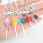 Collier sucette plastique